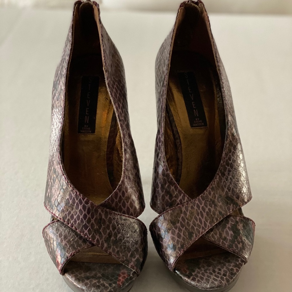 Steven snakeskin purple and red platform heel 9.5